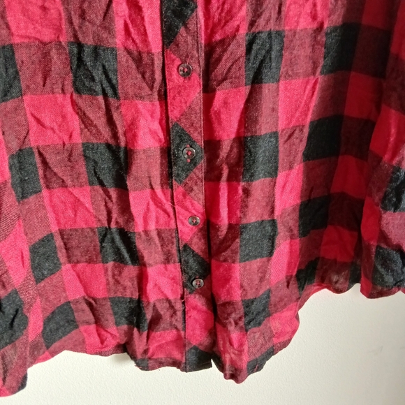 Torrid plaid top Black Red Size 2 - Picture 3 of 14